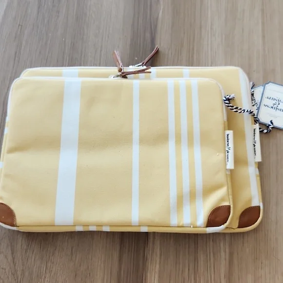 Home Business & Pleasure Co Laptop Sleeves | The Laptop Sleeve – Vintage Yellow - Picture 4 of 5